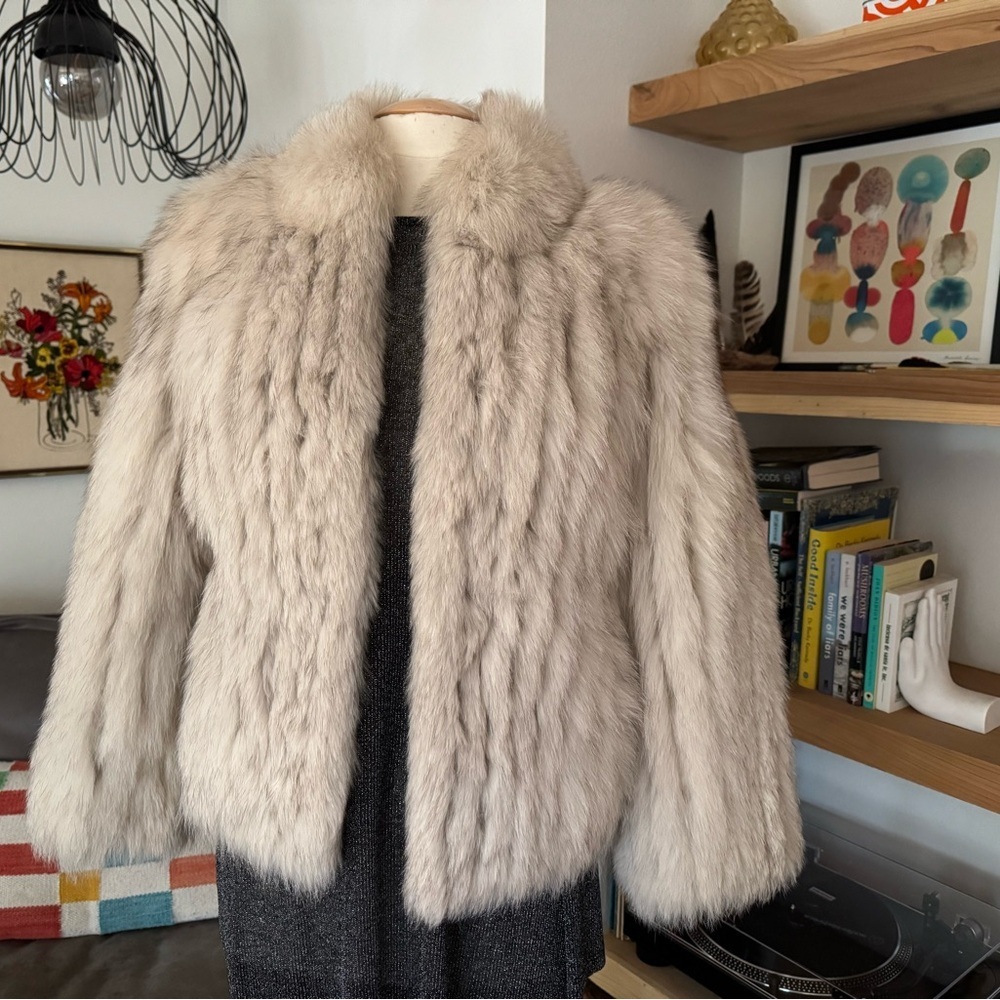Saga Furs Blue Fox Vintage Real FurJacket/Coat in perfect condition. Size 6. - Picture 10 of 16